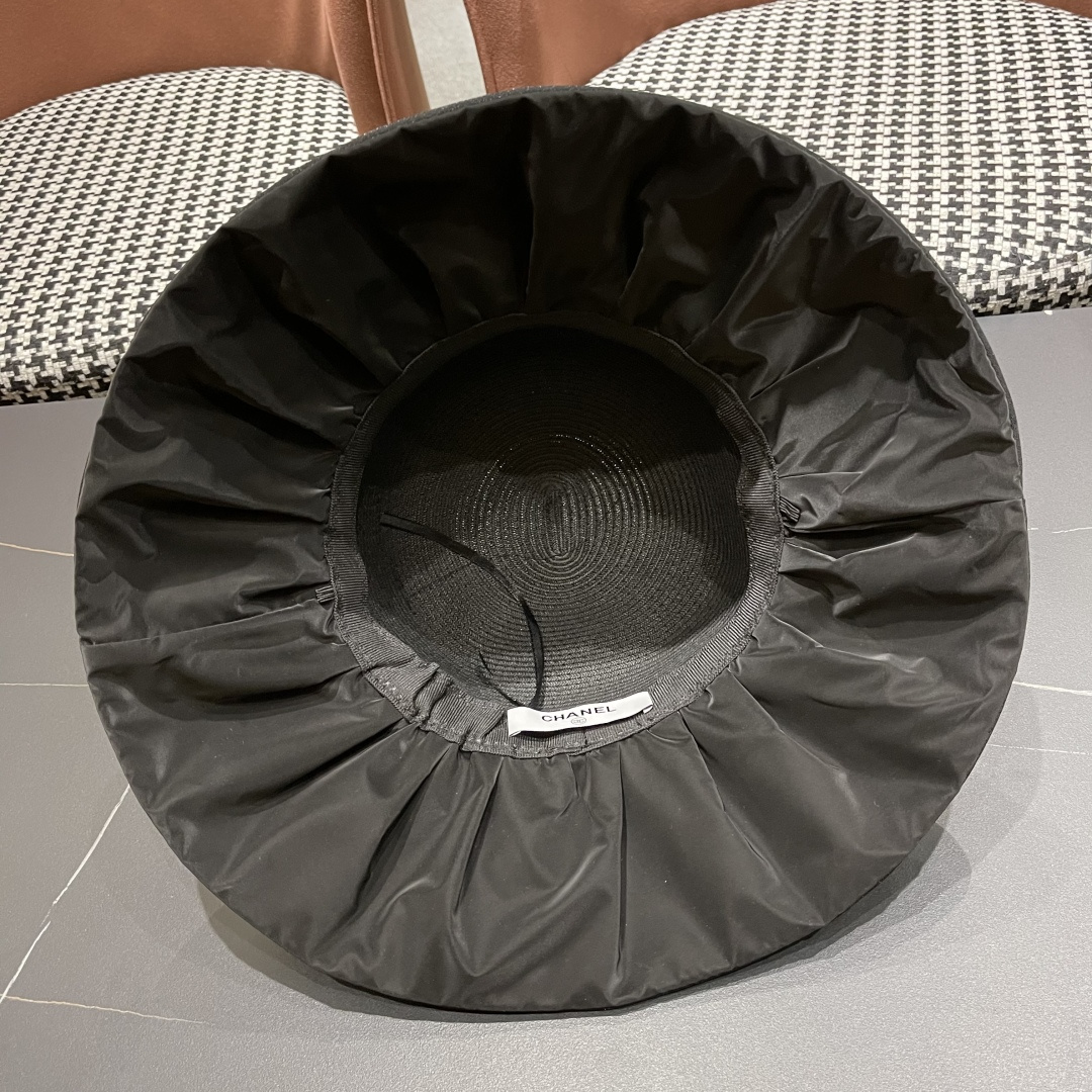  香奈儿Chanel夏季防晒帽女子 2025新款出游防紫外线大檐遮阳
脸蝴蝶结太阳渔夫帽