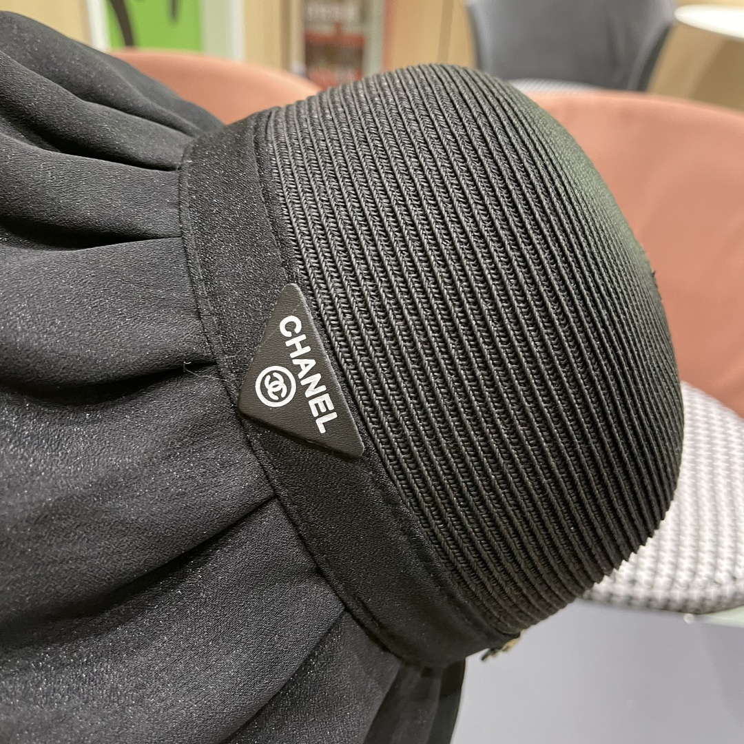  香奈儿Chanel夏季防晒帽女子 2025新款出游防紫外线大檐遮阳
脸蝴蝶结太阳渔夫帽