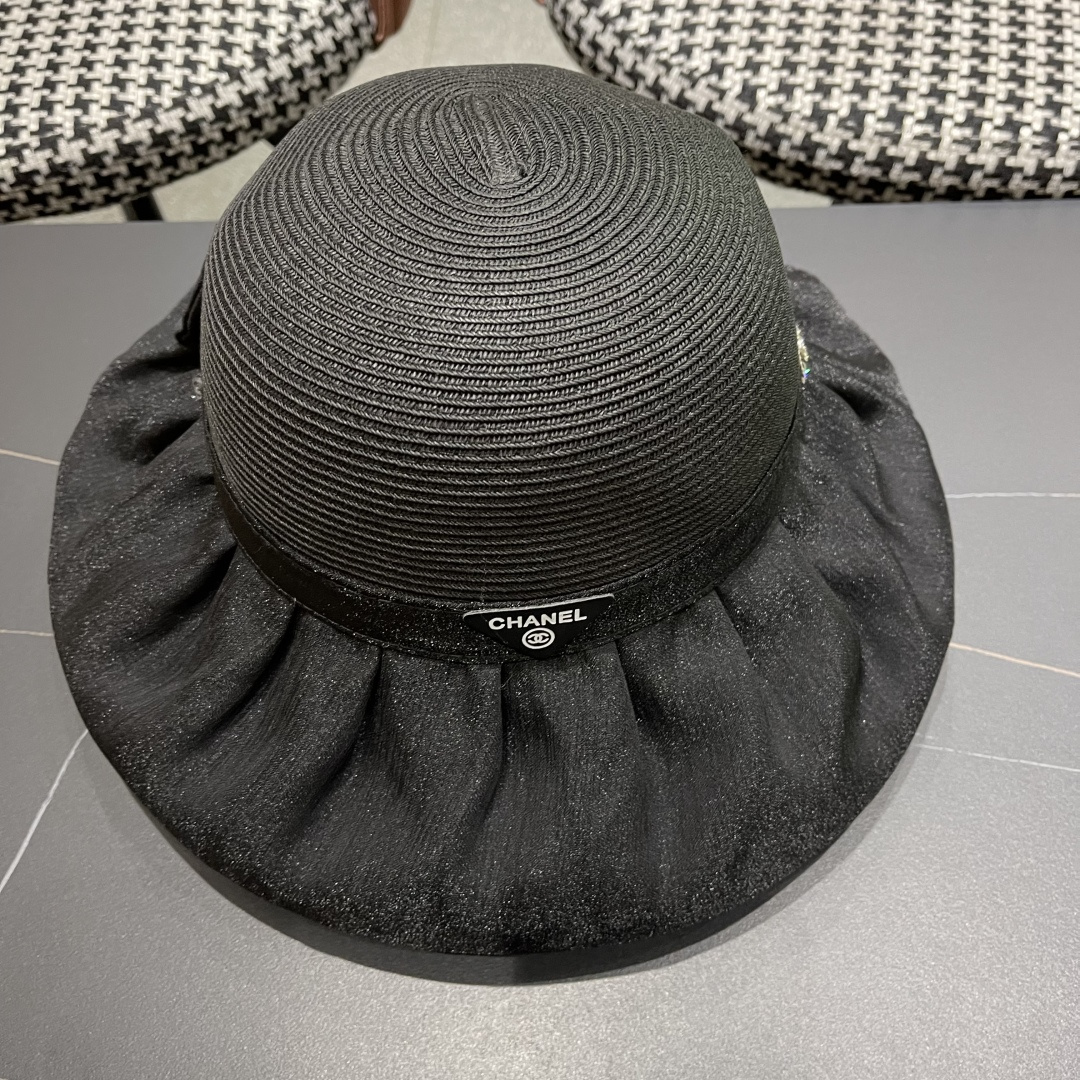  香奈儿Chanel夏季防晒帽女子 2025新款出游防紫外线大檐遮阳
脸蝴蝶结太阳渔夫帽