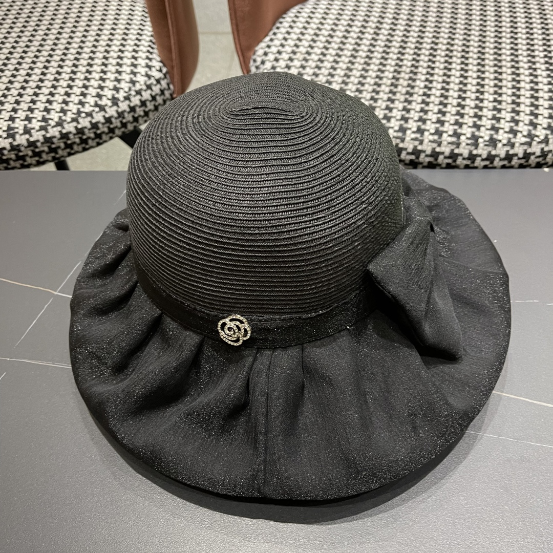  香奈儿Chanel夏季防晒帽女子 2025新款出游防紫外线大檐遮阳
脸蝴蝶结太阳渔夫帽
