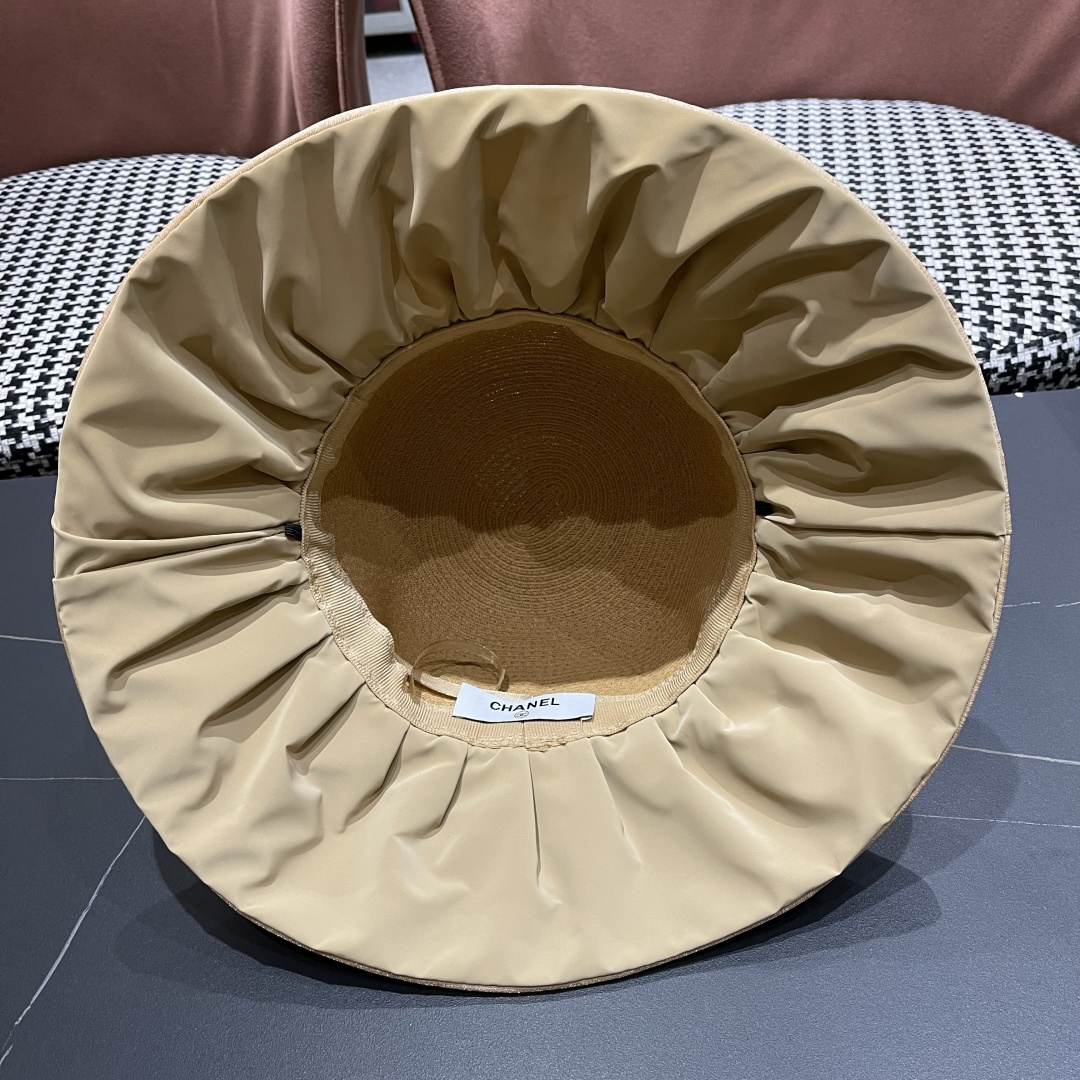  香奈儿Chanel夏季防晒帽女子 2025新款出游防紫外线大檐遮阳
脸蝴蝶结太阳渔夫帽