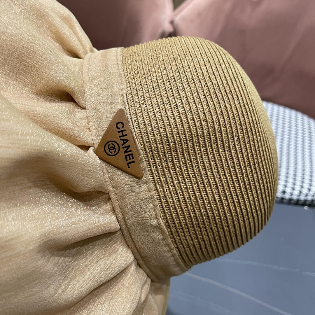  香奈儿Chanel夏季防晒帽女子 2025新款出游防紫外线大檐遮阳
脸蝴蝶结太阳渔夫帽