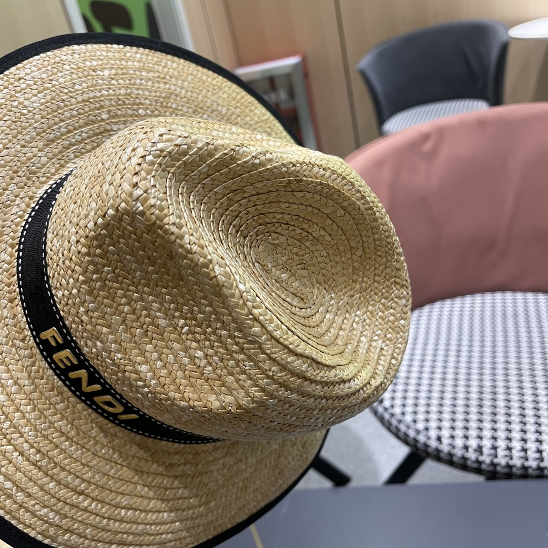  芬迪FENDI大帽檐麦秆爵士草帽女夏新款海边防晒遮阳巴拿马
法式复古草编帽子
