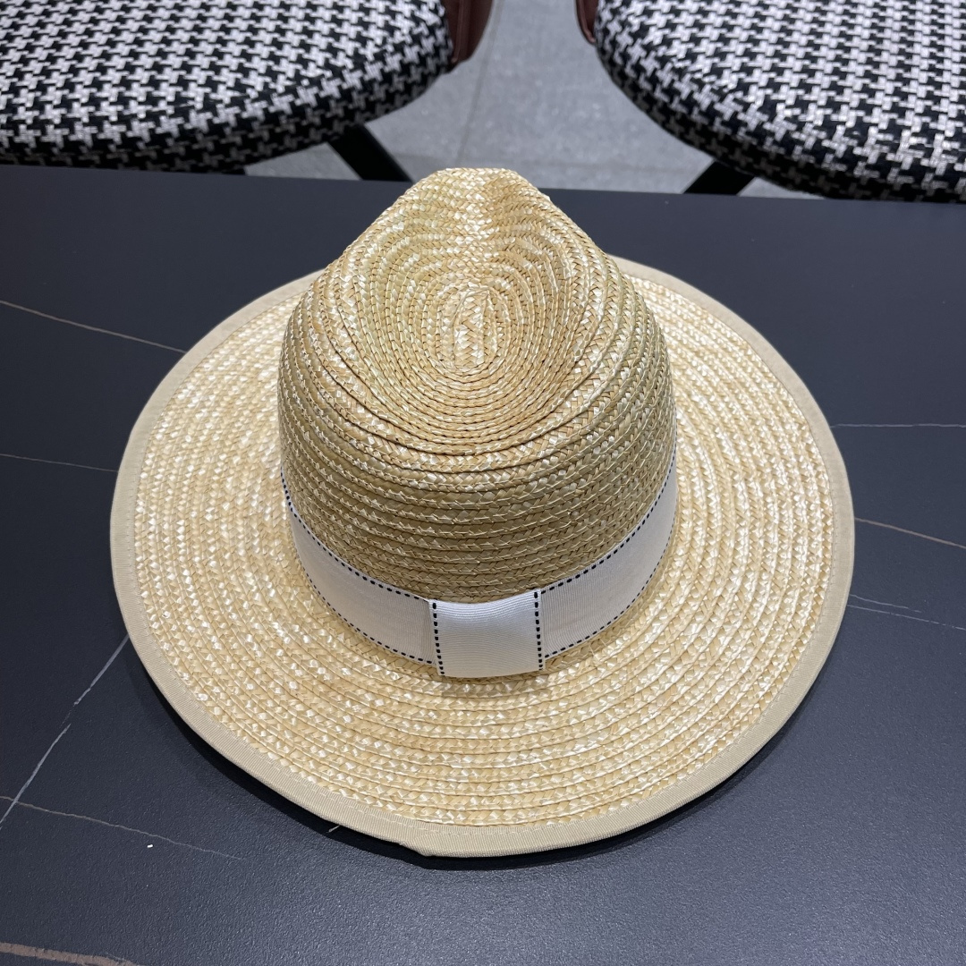  芬迪FENDI大帽檐麦秆爵士草帽女夏新款海边防晒遮阳巴拿马
法式复古草编帽子