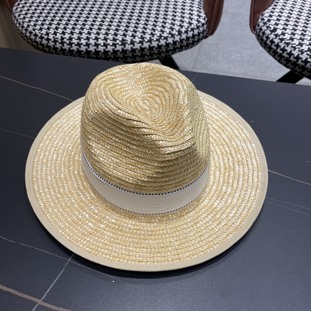  芬迪FENDI大帽檐麦秆爵士草帽女夏新款海边防晒遮阳巴拿马
法式复古草编帽子