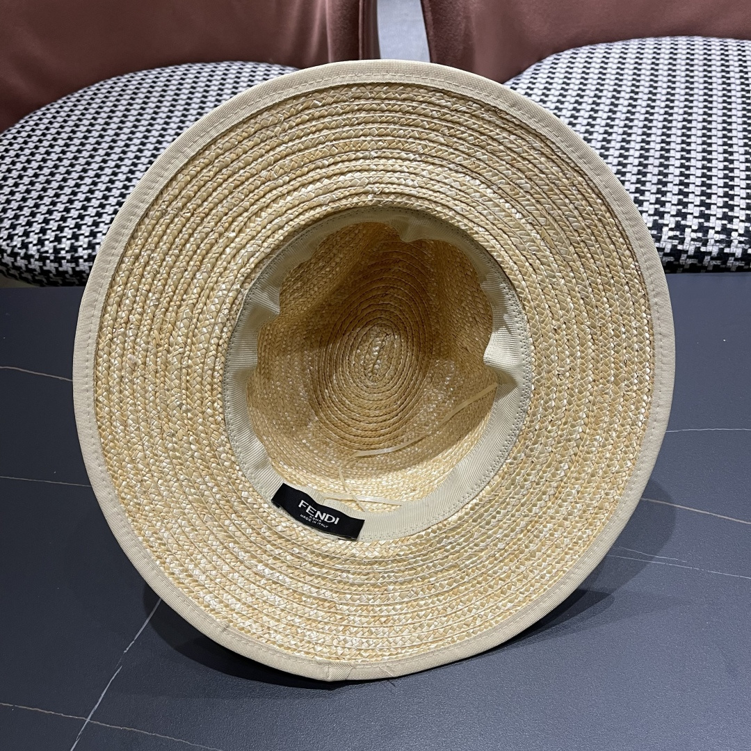  芬迪FENDI大帽檐麦秆爵士草帽女夏新款海边防晒遮阳巴拿马
法式复古草编帽子