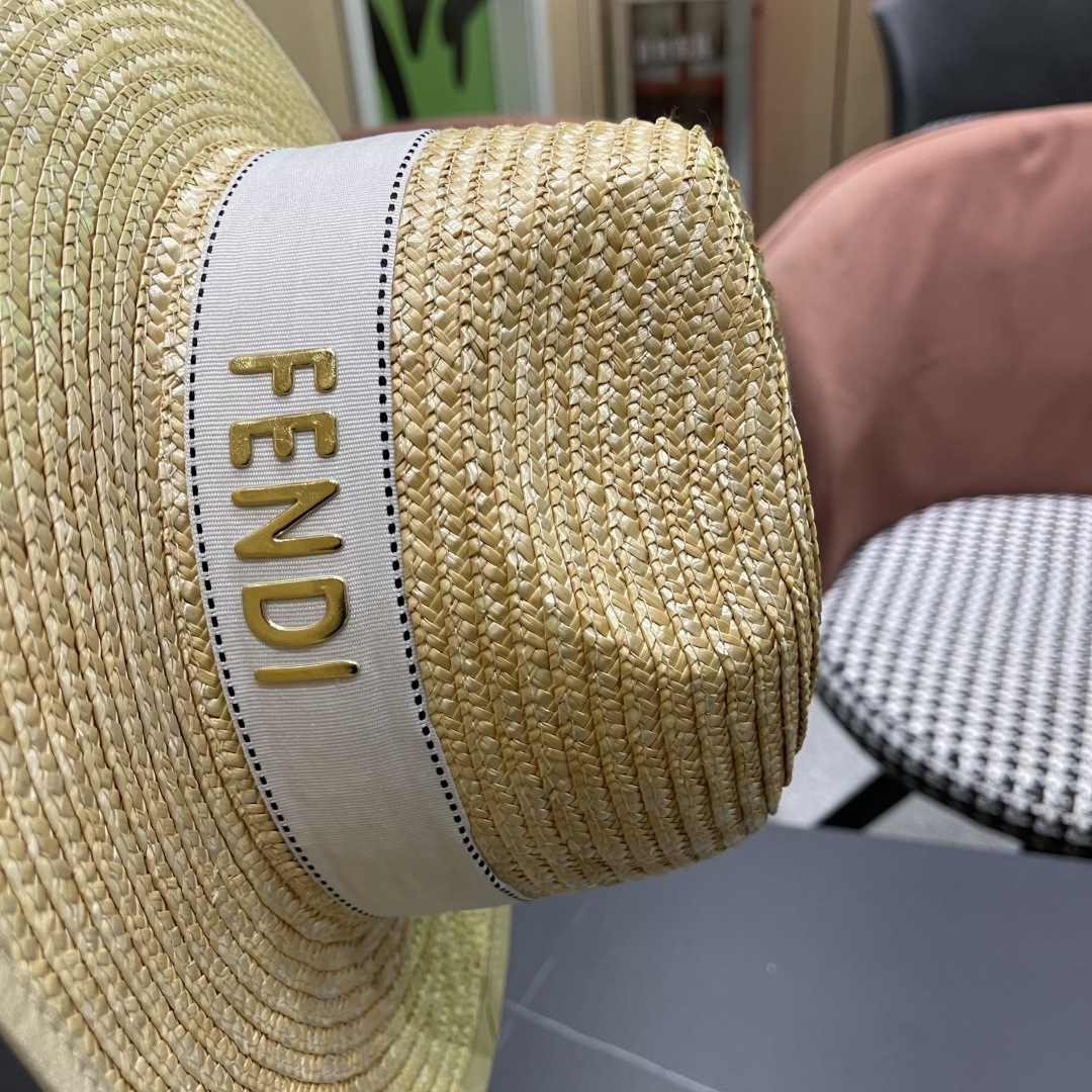  芬迪FENDI大帽檐麦秆爵士草帽女夏新款海边防晒遮阳巴拿马
法式复古草编帽子