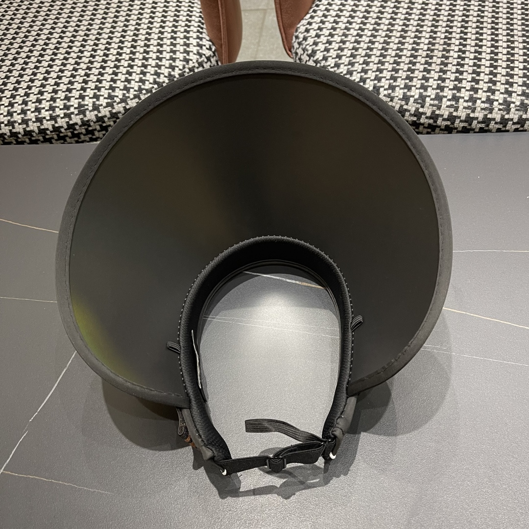  芬迪FENDI 春夏新款大帽檐空顶帽女夏季户外太阳帽网红无顶防晒
帽海边骑行遞阳帽