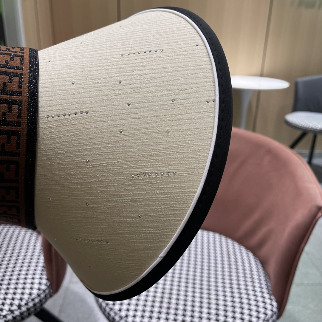  芬迪FENDI 春夏新款大帽檐空顶帽女夏季户外太阳帽网红无顶防晒
帽海边骑行遞阳帽