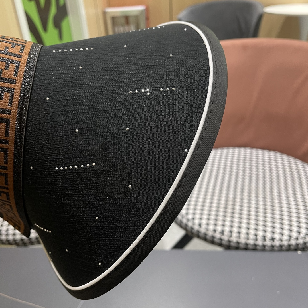  芬迪FENDI 春夏新款大帽檐空顶帽女夏季户外太阳帽网红无顶防晒
帽海边骑行遞阳帽