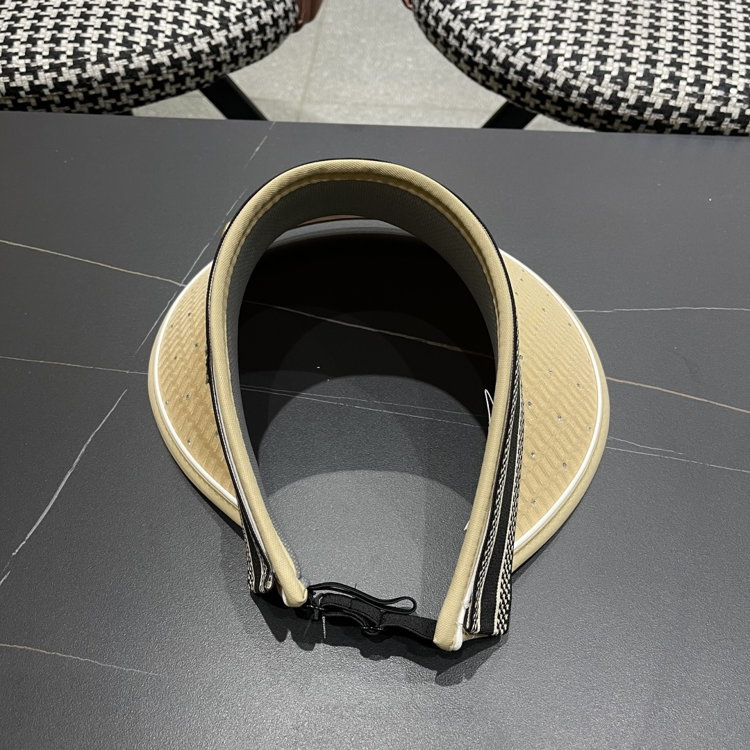 迪奥Dior新款女夏季闪亮水钻空顶遮阳帽百搭优雅出游发
箍帽防紫外线防晒帽