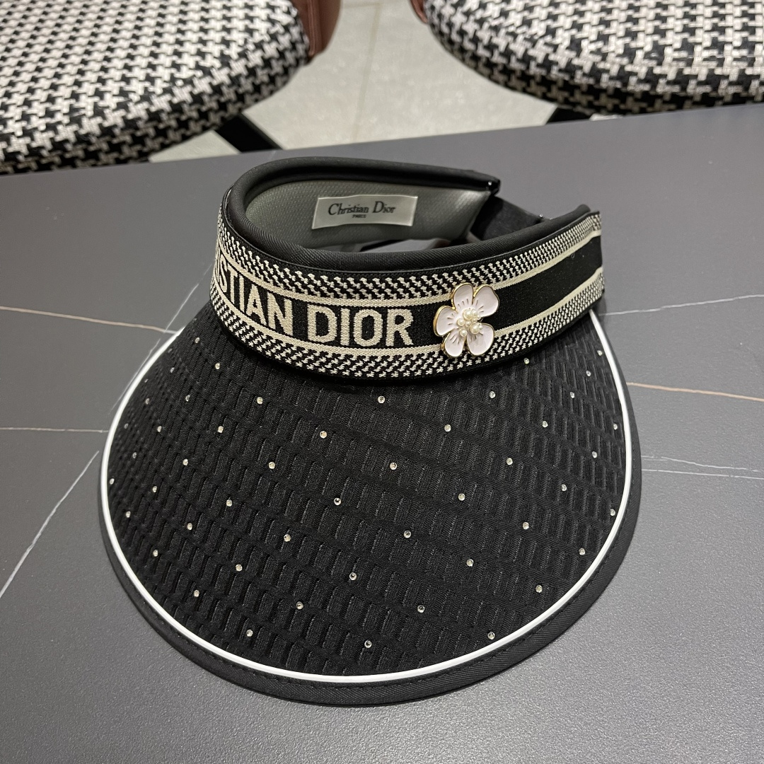 迪奥Dior新款女夏季闪亮水钻空顶遮阳帽百搭优雅出游发
箍帽防紫外线防晒帽