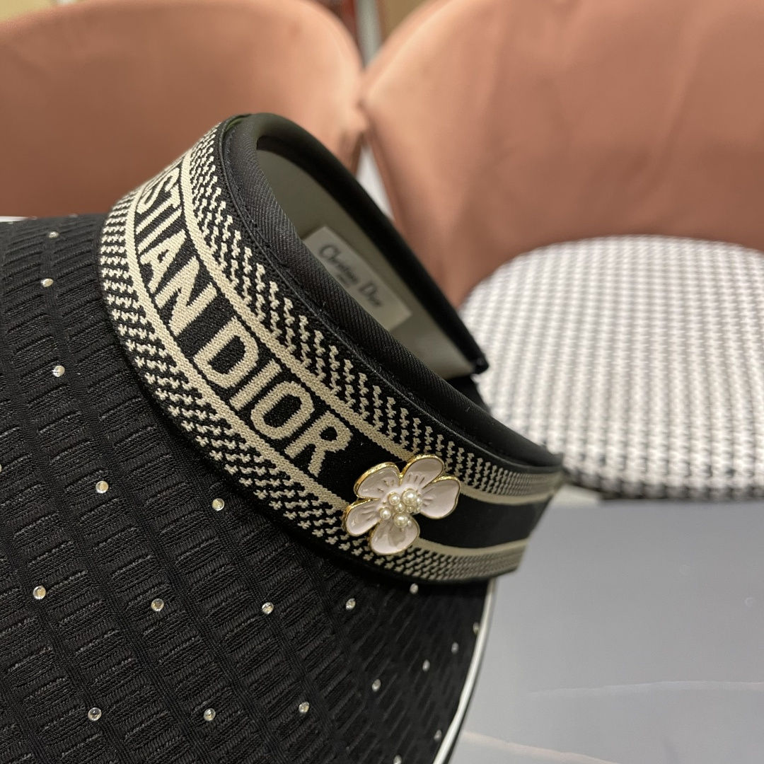 迪奥Dior新款女夏季闪亮水钻空顶遮阳帽百搭优雅出游发
箍帽防紫外线防晒帽