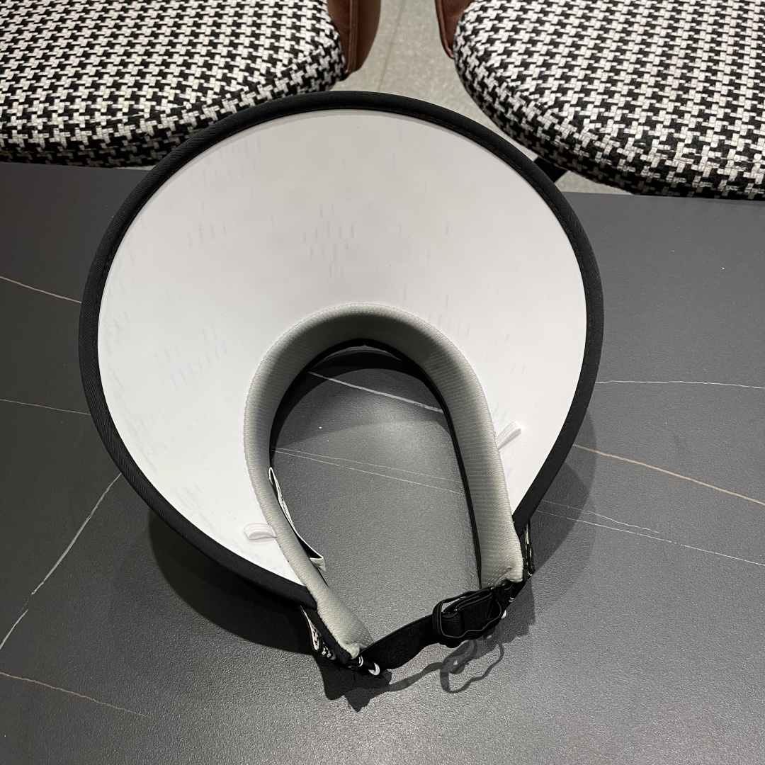 迪奥Dior新款女夏季闪亮水钻空顶遮阳帽百搭优雅出游发
箍帽防紫外线防晒帽