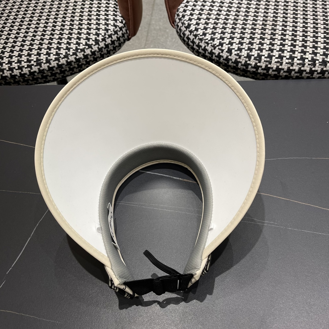 迪奥Dior新款女夏季闪亮水钻空顶遮阳帽百搭优雅出游发
箍帽防紫外线防晒帽