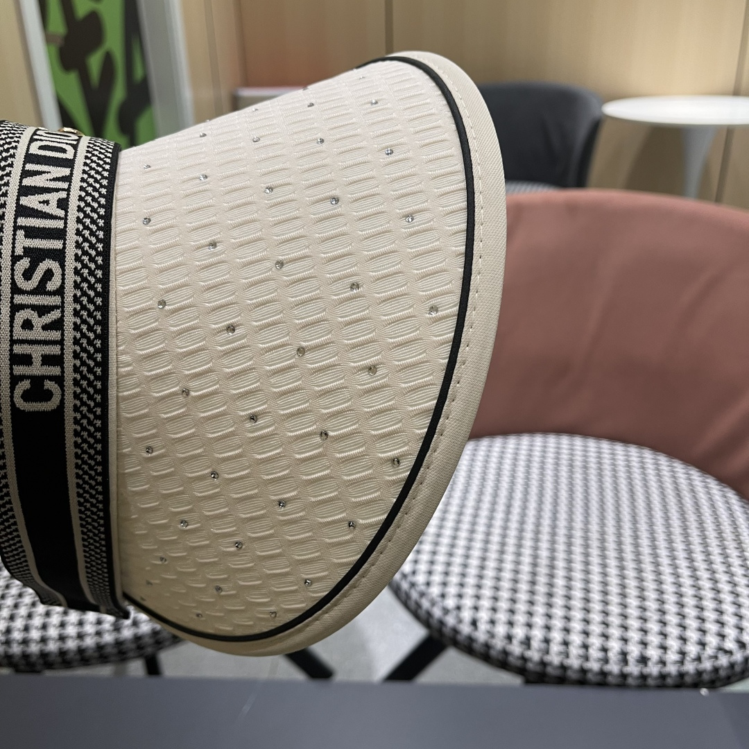 迪奥Dior新款女夏季闪亮水钻空顶遮阳帽百搭优雅出游发
箍帽防紫外线防晒帽