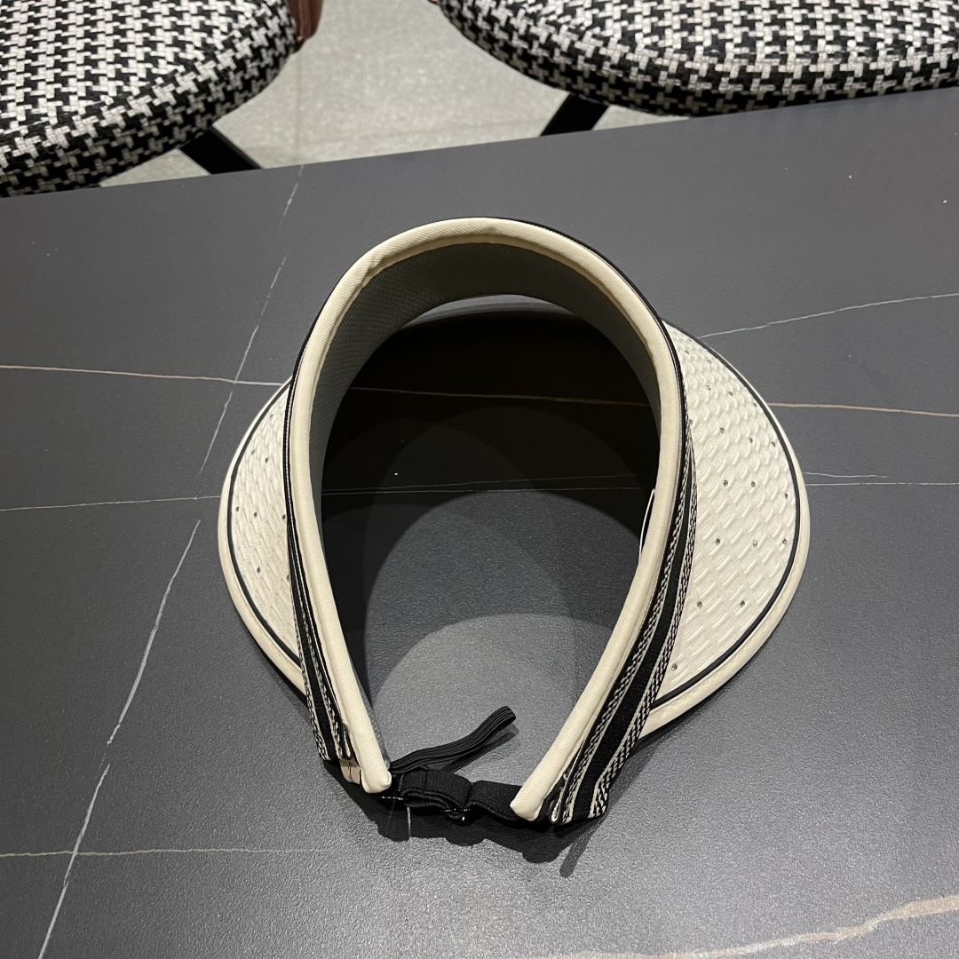 迪奥Dior新款女夏季闪亮水钻空顶遮阳帽百搭优雅出游发
箍帽防紫外线防晒帽