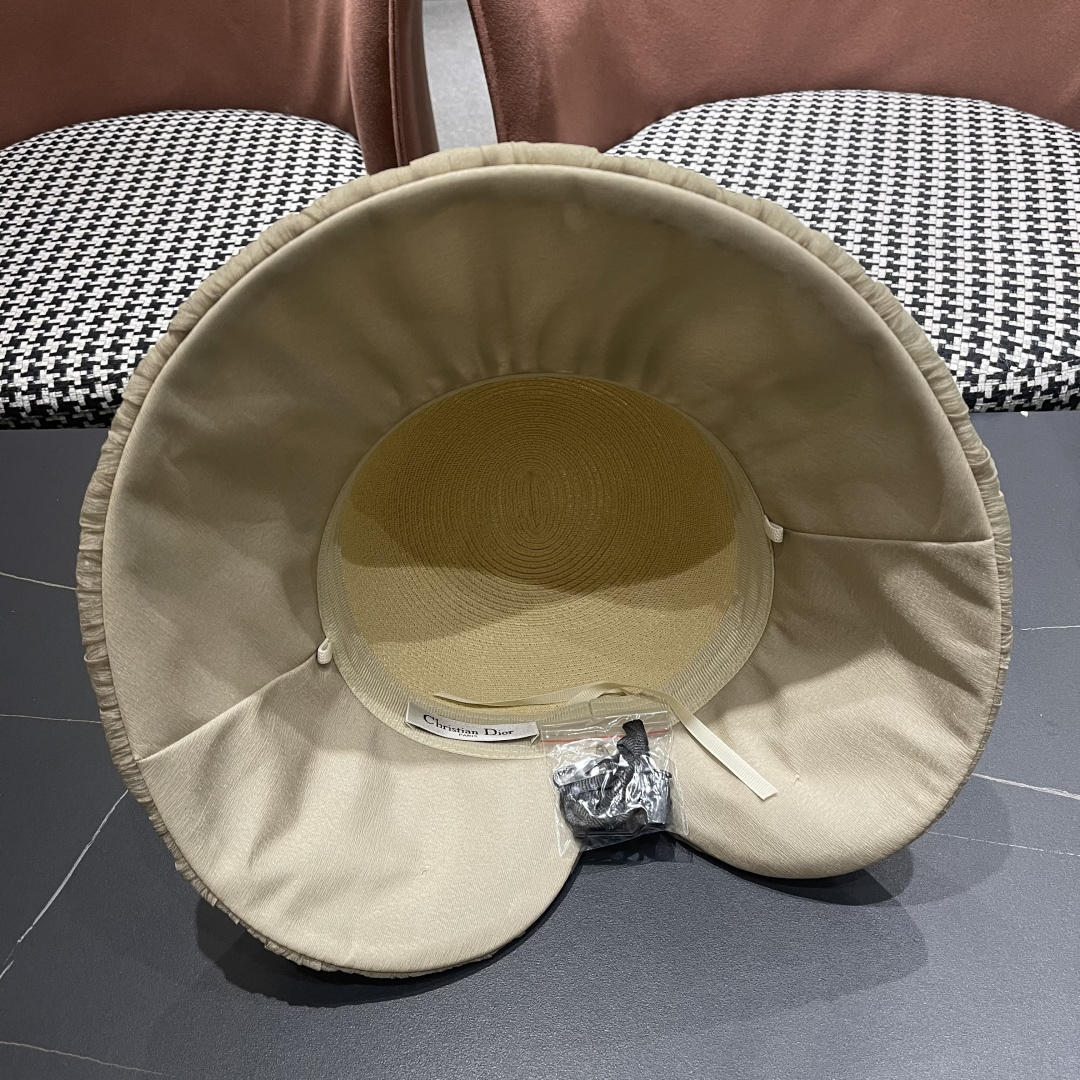 迪奥Dior大檐防晒盆帽渔夫帽防紫外线太阳帽韩版
优雅蝴蝶结遮阳草帽女夏季