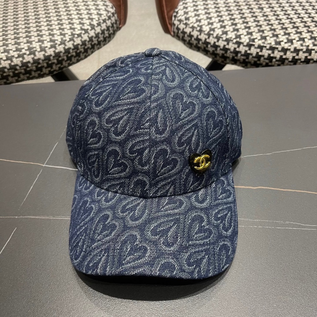  香奈儿 硬顶时尚水洗牛仔棒球帽女生秋冬户外休闲遮
阳防风复古牛仔鸭舌帽