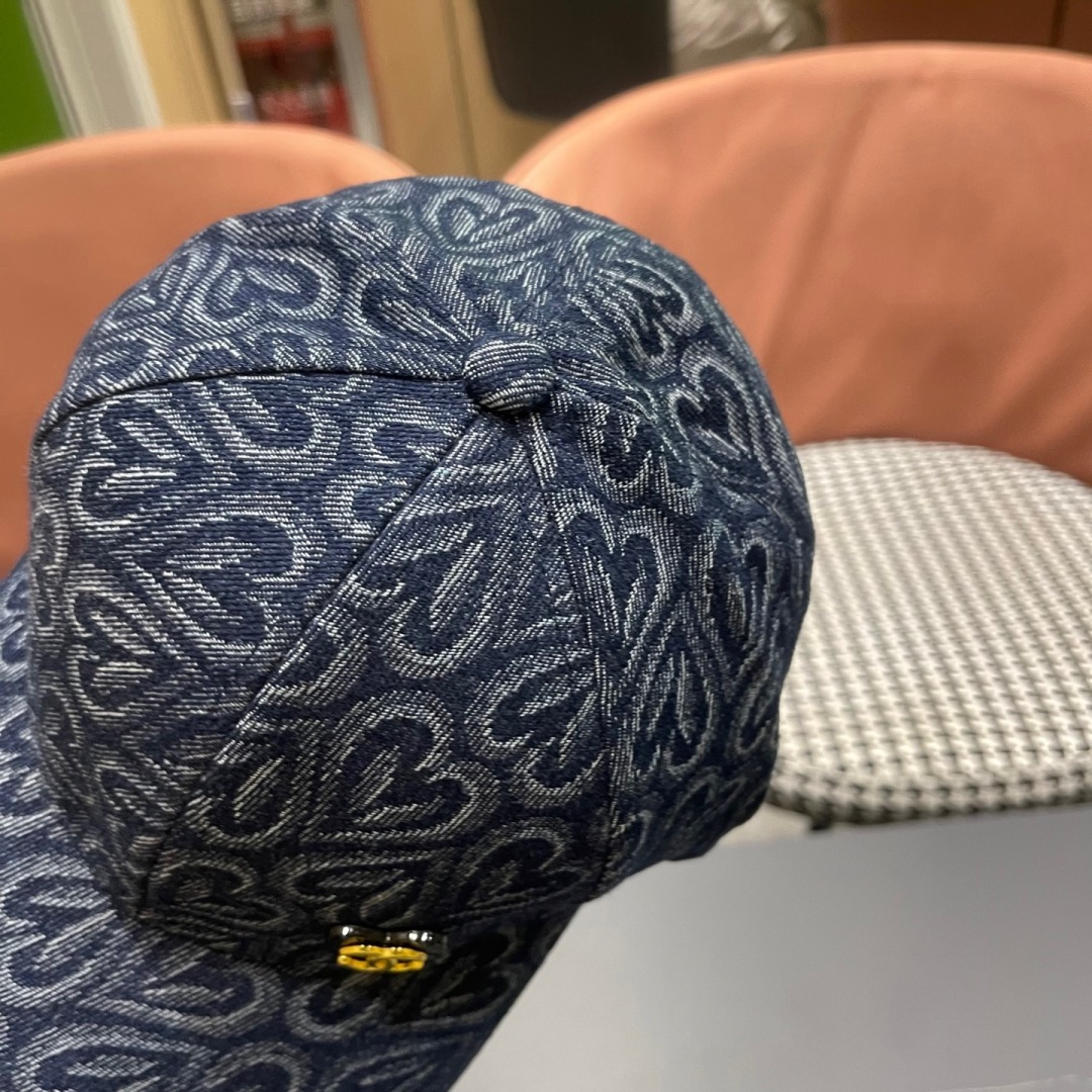  香奈儿 硬顶时尚水洗牛仔棒球帽女生秋冬户外休闲遮
阳防风复古牛仔鸭舌帽