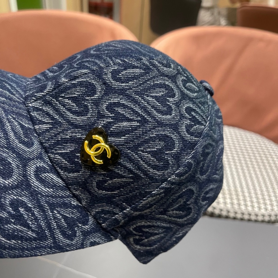  香奈儿 硬顶时尚水洗牛仔棒球帽女生秋冬户外休闲遮
阳防风复古牛仔鸭舌帽