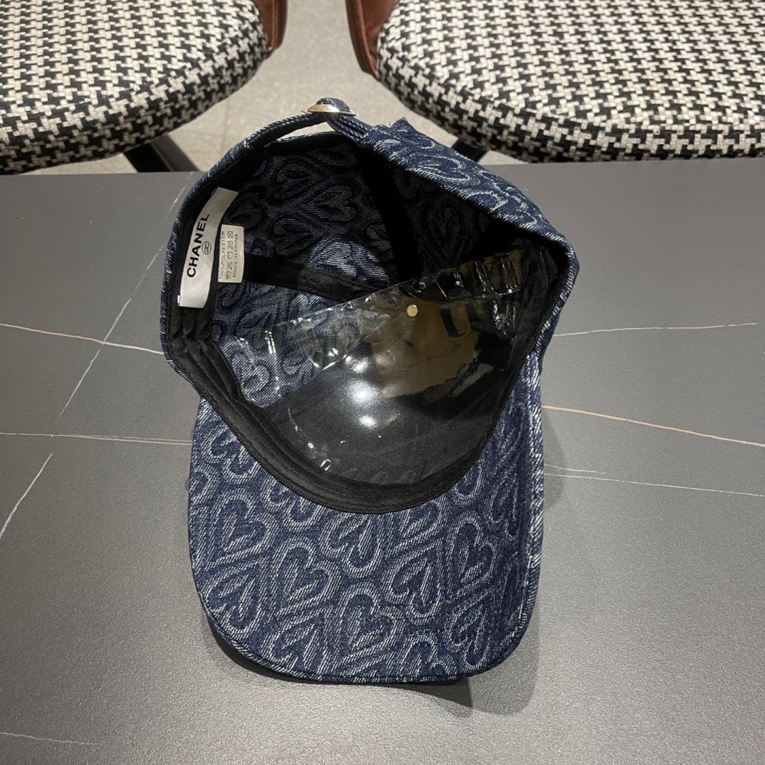  香奈儿 硬顶时尚水洗牛仔棒球帽女生秋冬户外休闲遮
阳防风复古牛仔鸭舌帽