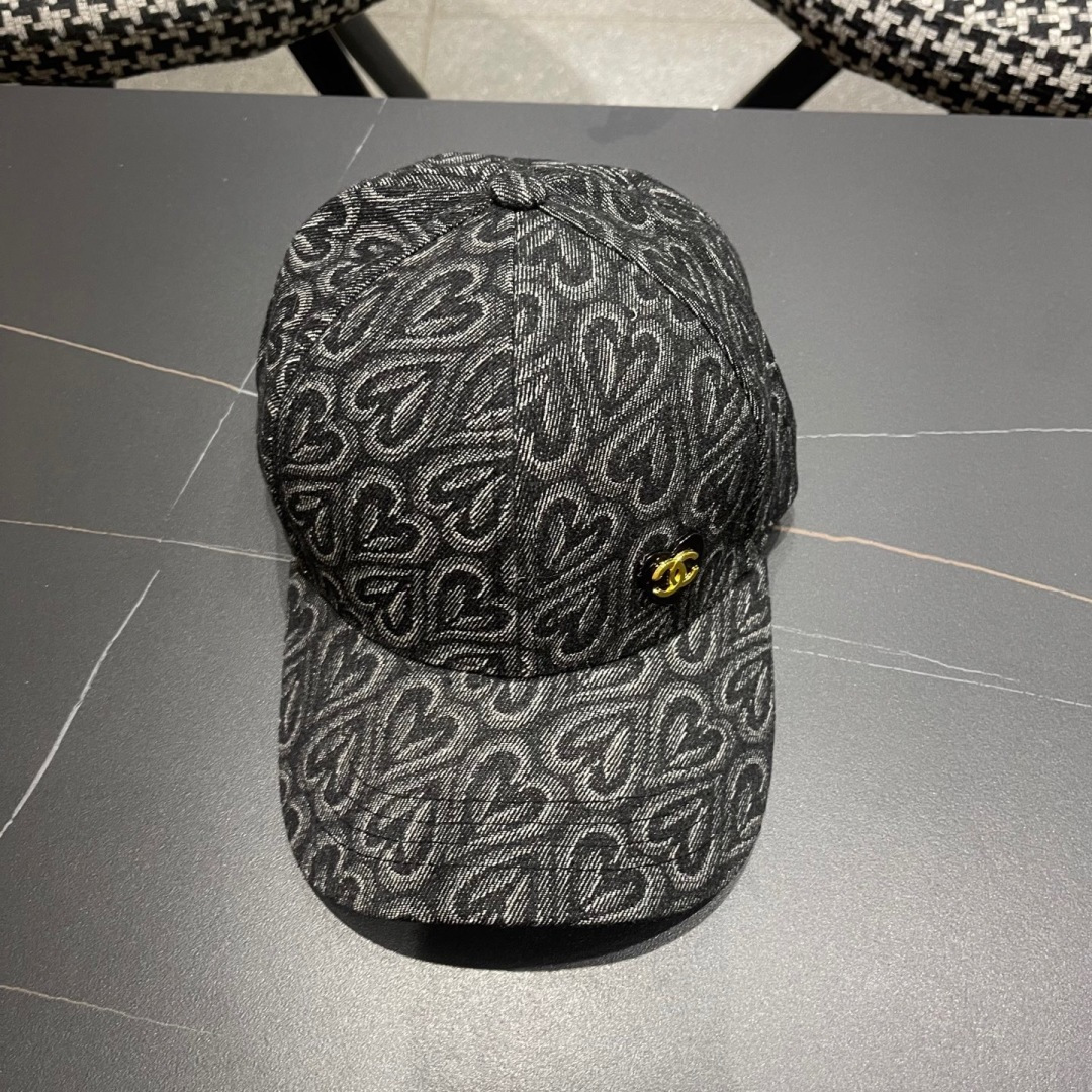  香奈儿 硬顶时尚水洗牛仔棒球帽女生秋冬户外休闲遮
阳防风复古牛仔鸭舌帽