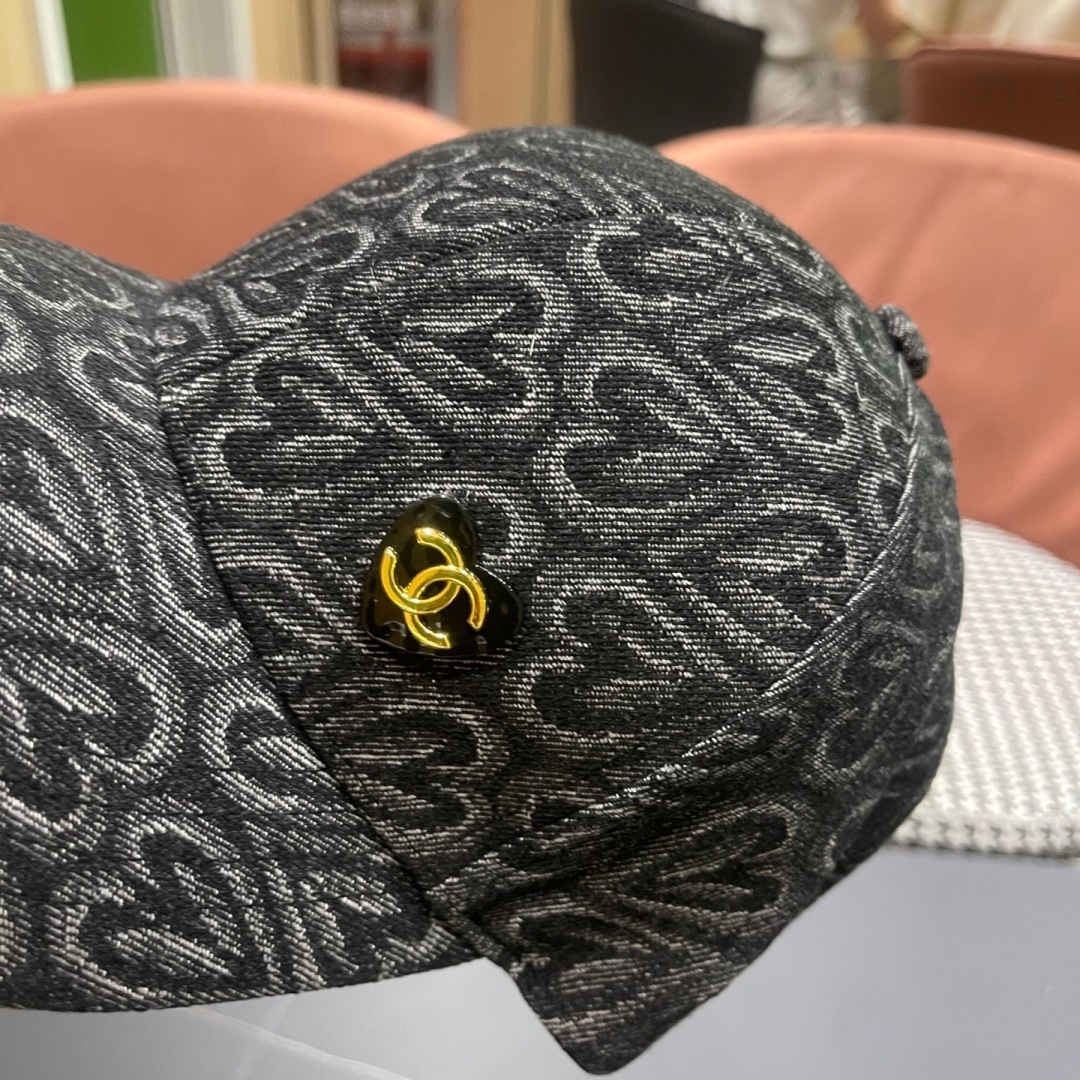  香奈儿 硬顶时尚水洗牛仔棒球帽女生秋冬户外休闲遮
阳防风复古牛仔鸭舌帽