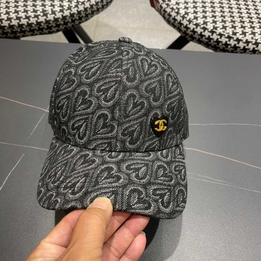  香奈儿 硬顶时尚水洗牛仔棒球帽女生秋冬户外休闲遮
阳防风复古牛仔鸭舌帽