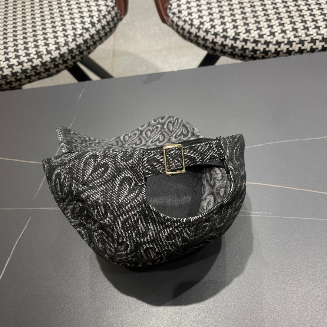  香奈儿 硬顶时尚水洗牛仔棒球帽女生秋冬户外休闲遮
阳防风复古牛仔鸭舌帽