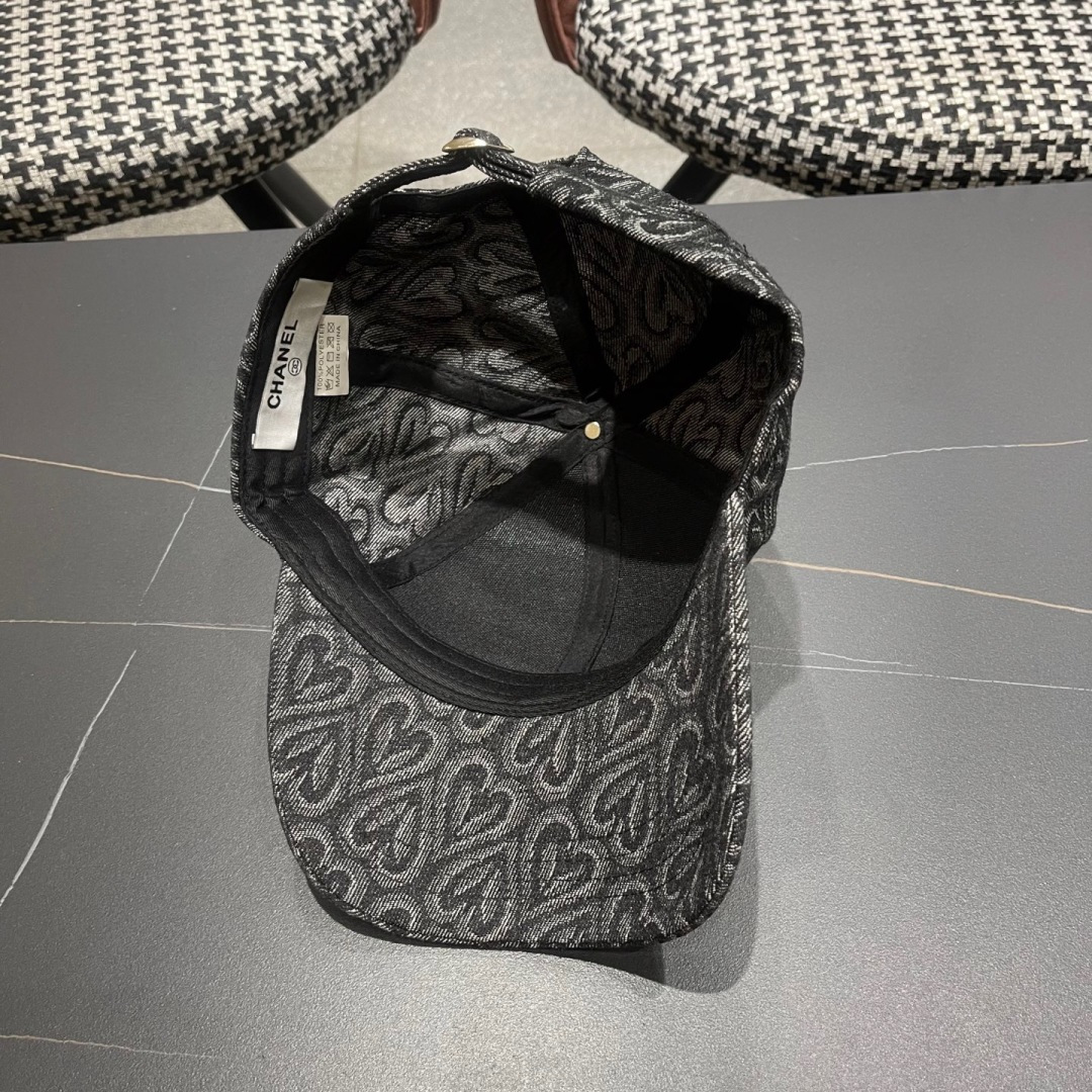  香奈儿 硬顶时尚水洗牛仔棒球帽女生秋冬户外休闲遮
阳防风复古牛仔鸭舌帽