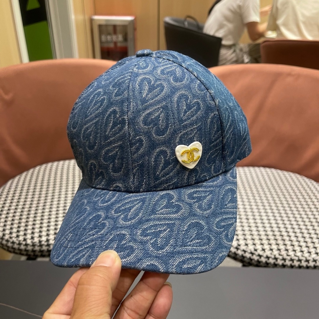  香奈儿 硬顶时尚水洗牛仔棒球帽女生秋冬户外休闲遮
阳防风复古牛仔鸭舌帽