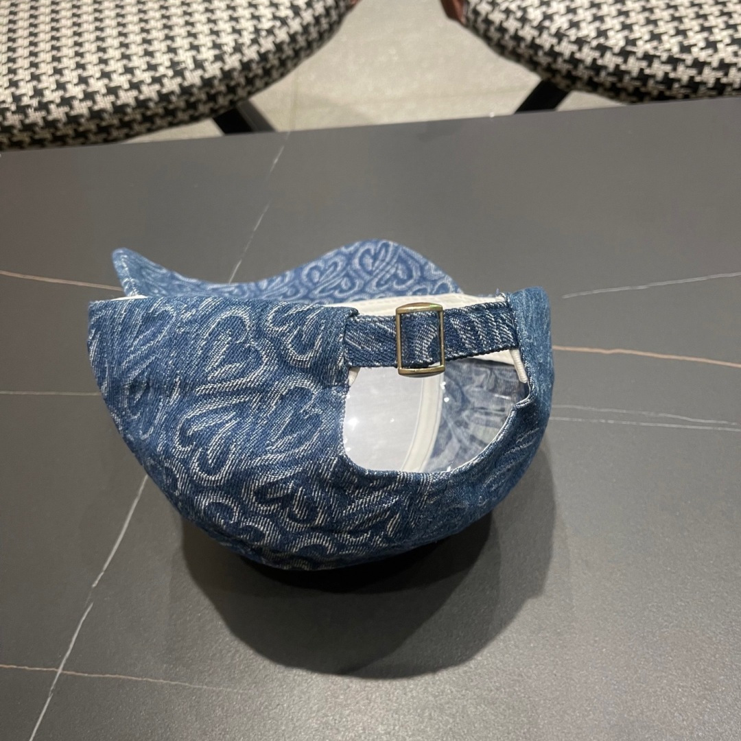  香奈儿 硬顶时尚水洗牛仔棒球帽女生秋冬户外休闲遮
阳防风复古牛仔鸭舌帽