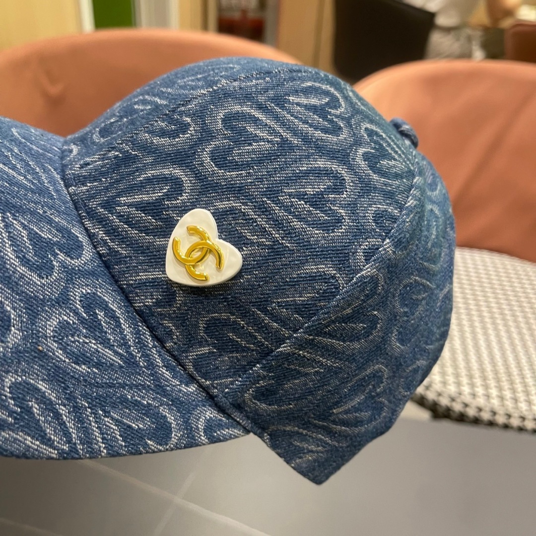  香奈儿 硬顶时尚水洗牛仔棒球帽女生秋冬户外休闲遮
阳防风复古牛仔鸭舌帽