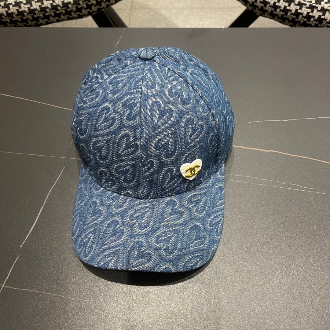  香奈儿 硬顶时尚水洗牛仔棒球帽女生秋冬户外休闲遮
阳防风复古牛仔鸭舌帽
