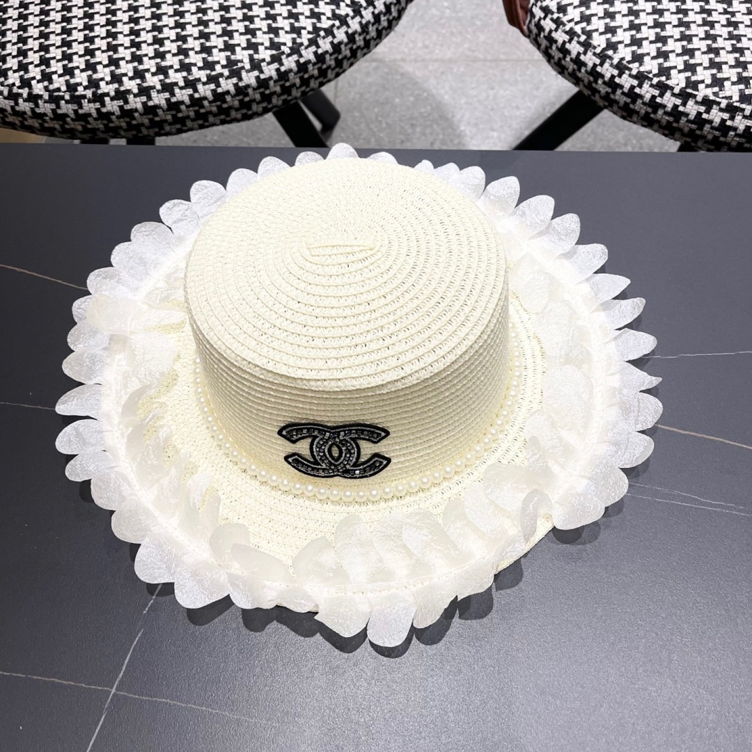  chanel香夸儿。2025新款法式蕾丝蝴蝶结包边草编平顶礼帽女夏夭出游放紫外线遮阳大沿草帽