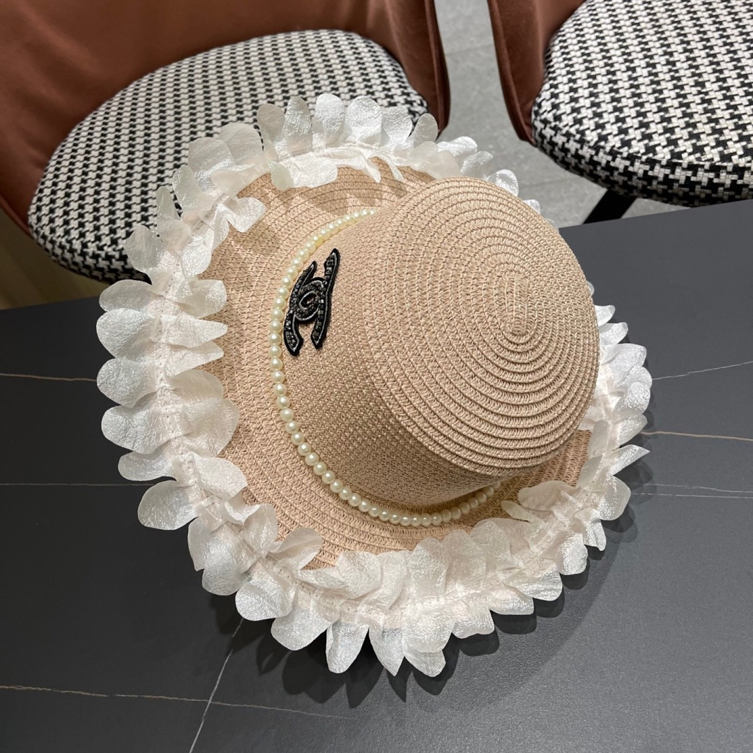  chanel香夸儿。2025新款法式蕾丝蝴蝶结包边草编平顶礼帽女夏夭出游放紫外线遮阳大沿草帽