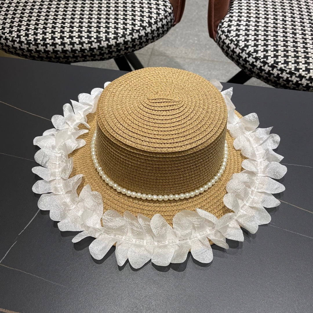  chanel香夸儿。2025新款法式蕾丝蝴蝶结包边草编平顶礼帽女夏夭出游放紫外线遮阳大沿草帽