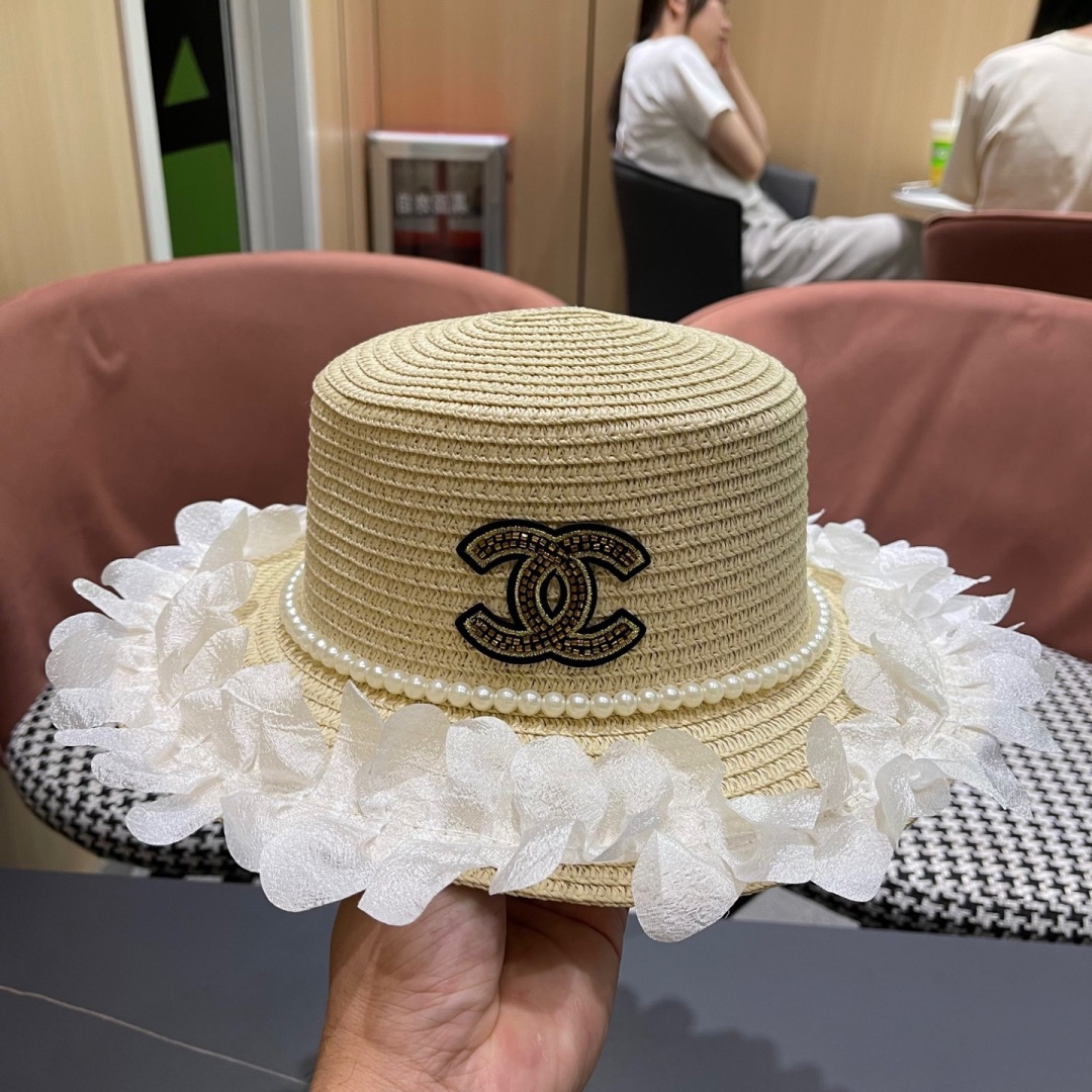  chanel香夸儿。2025新款法式蕾丝蝴蝶结包边草编平顶礼帽女夏夭出游放紫外线遮阳大沿草帽
