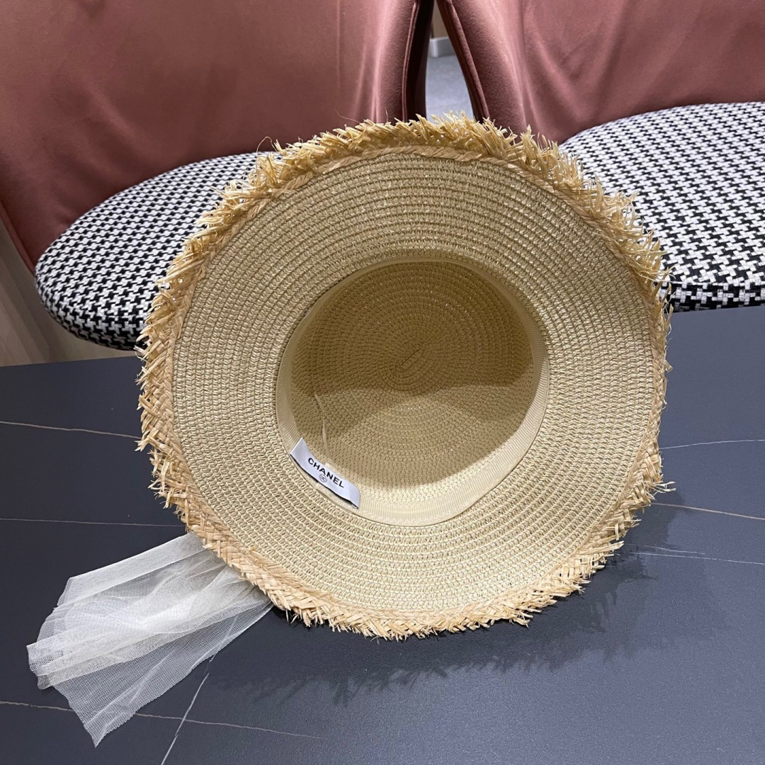  香奈儿Chanel 2025蝴蝶结草编帽子平顶珍珠毛边草帽女大帽檐夏季海
边沙滩遮阳防晒帽