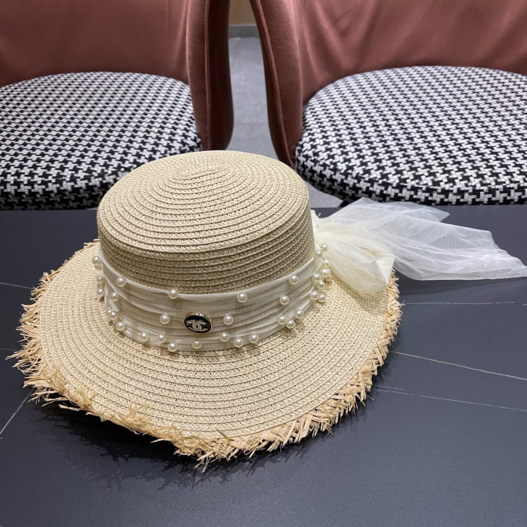  香奈儿Chanel 2025蝴蝶结草编帽子平顶珍珠毛边草帽女大帽檐夏季海
边沙滩遮阳防晒帽