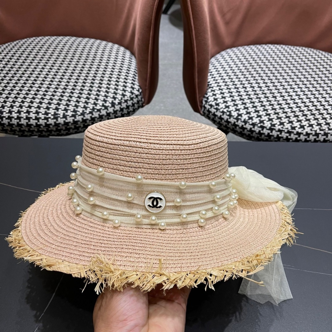  香奈儿Chanel 2025蝴蝶结草编帽子平顶珍珠毛边草帽女大帽檐夏季海
边沙滩遮阳防晒帽
