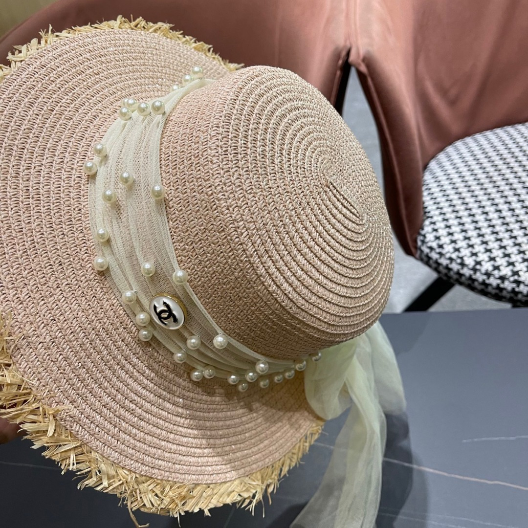  香奈儿Chanel 2025蝴蝶结草编帽子平顶珍珠毛边草帽女大帽檐夏季海
边沙滩遮阳防晒帽