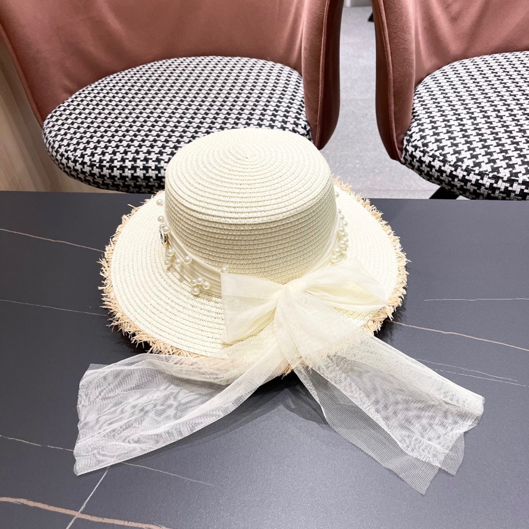  香奈儿Chanel 2025蝴蝶结草编帽子平顶珍珠毛边草帽女大帽檐夏季海
边沙滩遮阳防晒帽