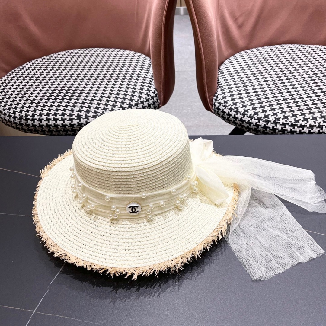  香奈儿Chanel 2025蝴蝶结草编帽子平顶珍珠毛边草帽女大帽檐夏季海
边沙滩遮阳防晒帽
