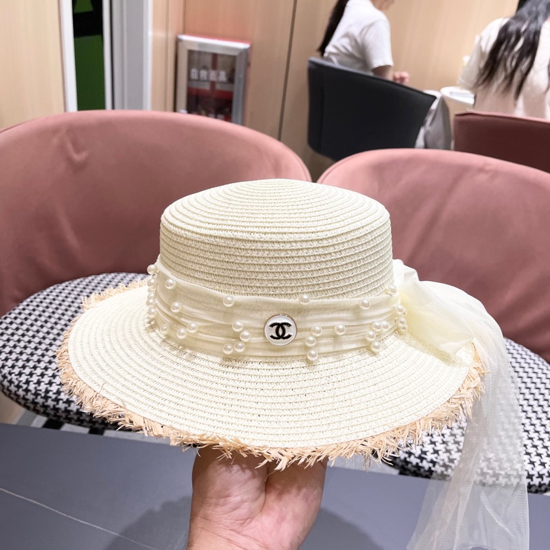  香奈儿Chanel 2025蝴蝶结草编帽子平顶珍珠毛边草帽女大帽檐夏季海
边沙滩遮阳防晒帽