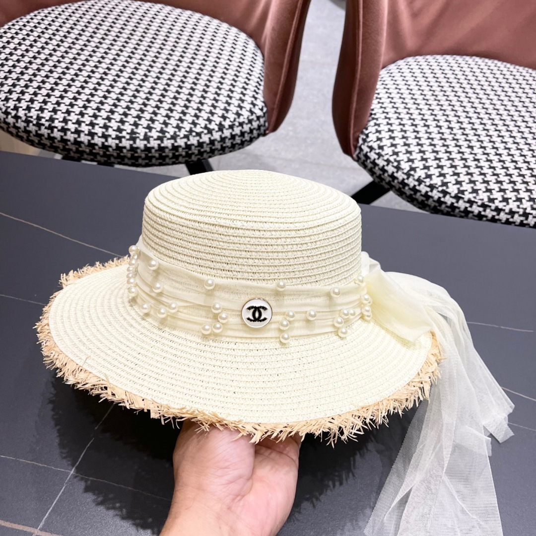  香奈儿Chanel 2025蝴蝶结草编帽子平顶珍珠毛边草帽女大帽檐夏季海
边沙滩遮阳防晒帽