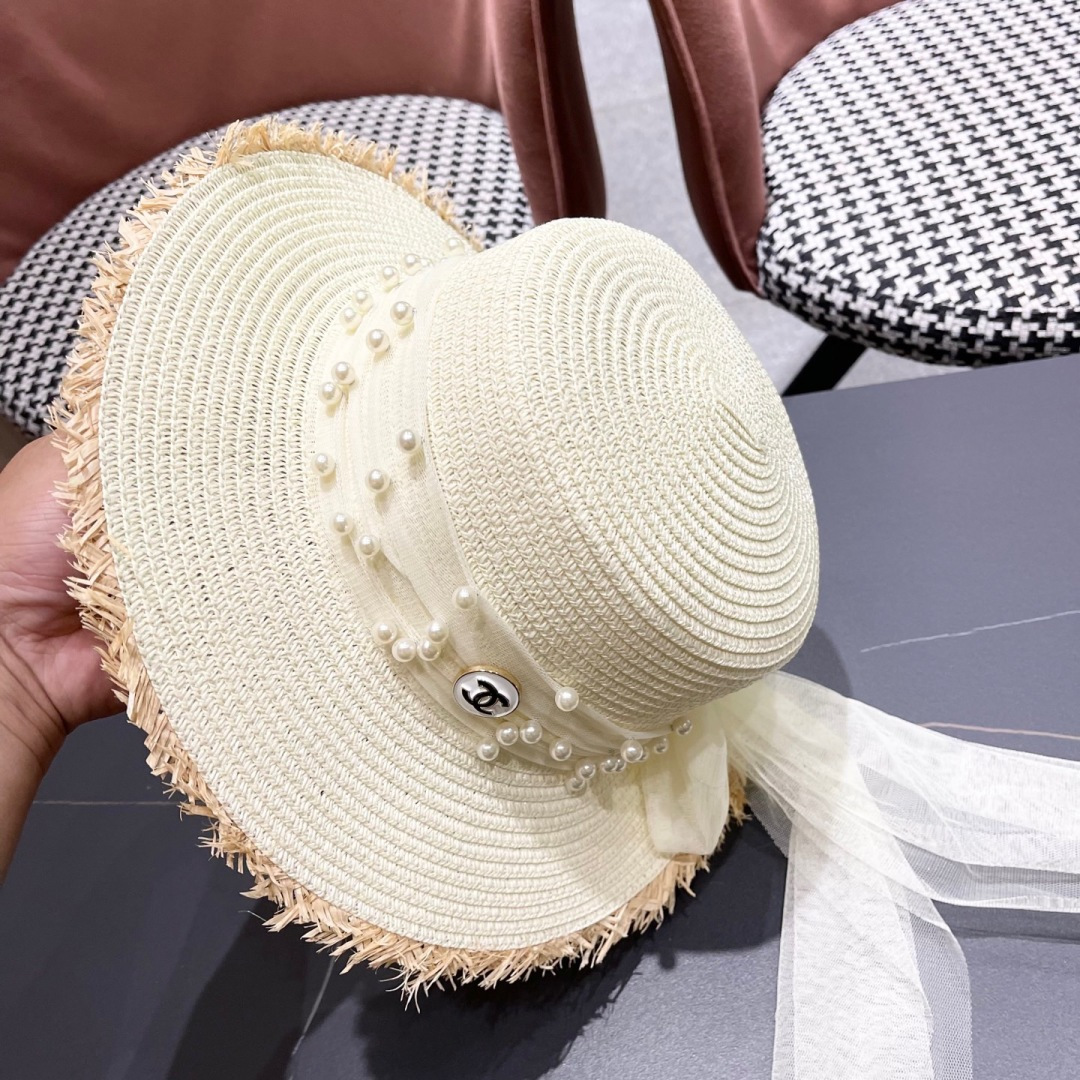  香奈儿Chanel 2025蝴蝶结草编帽子平顶珍珠毛边草帽女大帽檐夏季海
边沙滩遮阳防晒帽