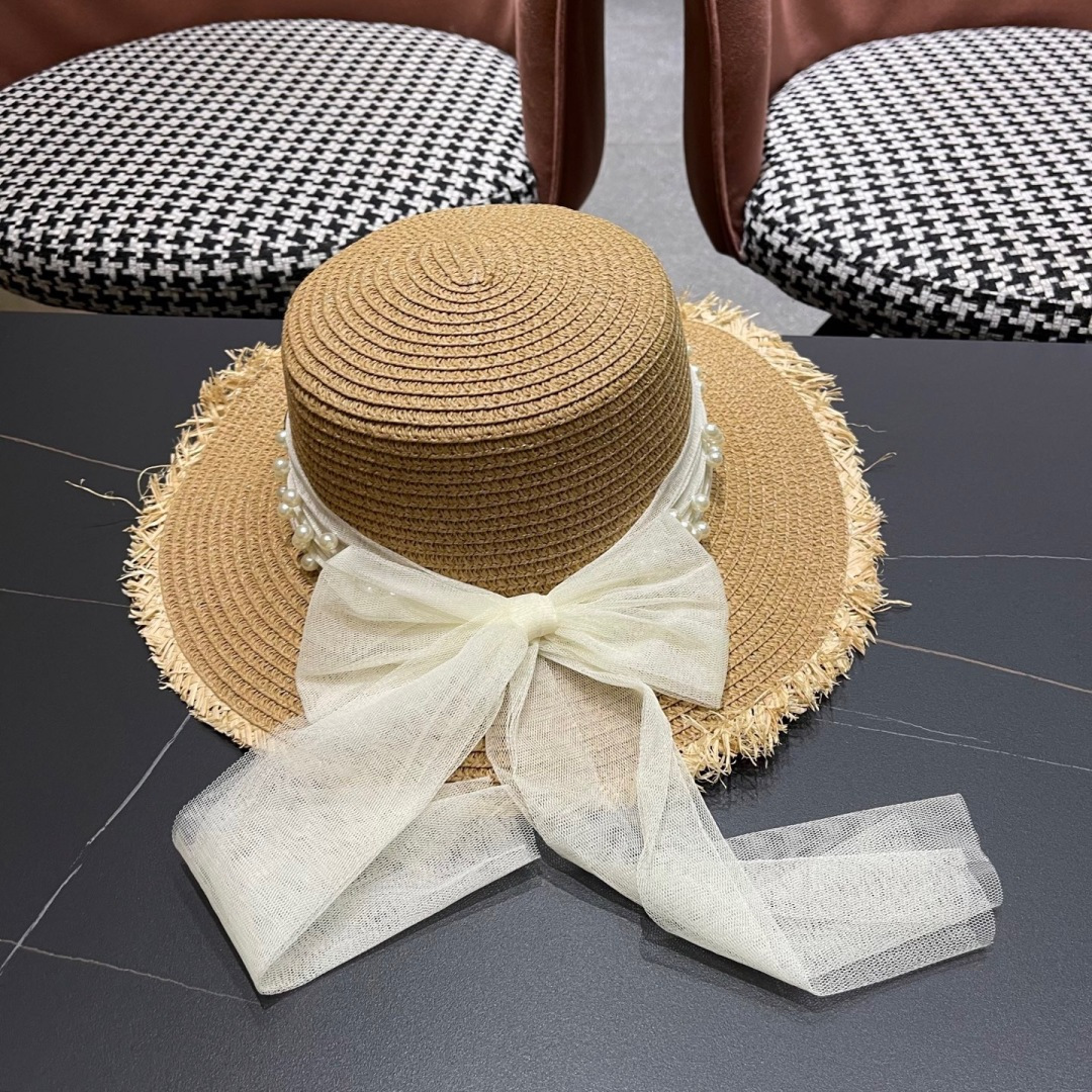  香奈儿Chanel 2025蝴蝶结草编帽子平顶珍珠毛边草帽女大帽檐夏季海
边沙滩遮阳防晒帽