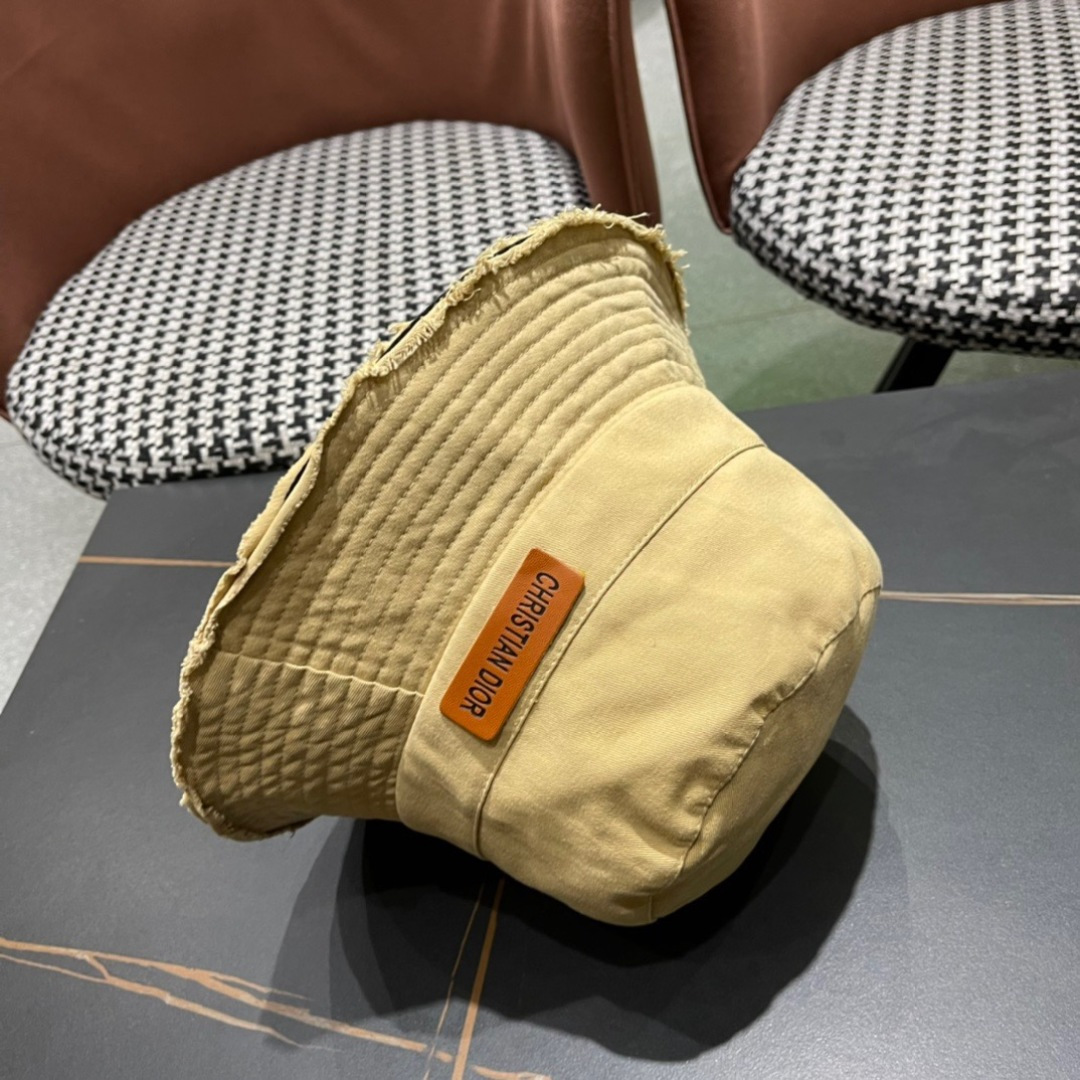  迪奥Dior最新2024早秋款渔夫帽，防晒指数超高，特别显脸小，有型不软塌，可随意折叠，携带方便🤗